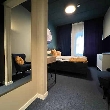 Studio Yellow Forest Apartment